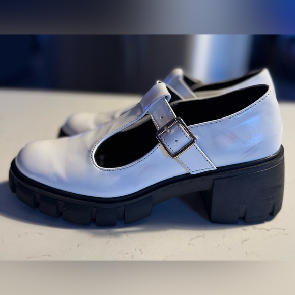 Madden Girl White Chunky Heel Mary Jane Shoes - Adjustable Strap Size 7.5 M - Picture 6 of 15